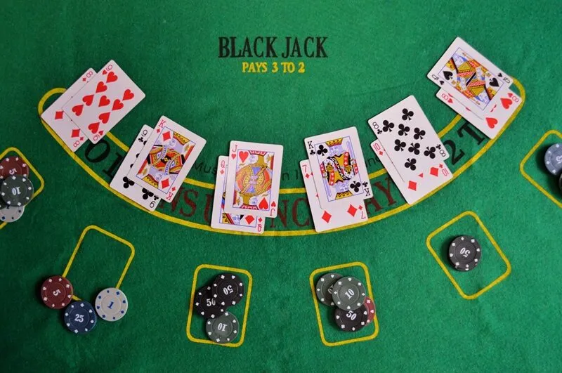 Blackjack là một trò chơi không chỉ dựa vào may mắn mà còn phụ thuộc vào kỹ năng và chiến thuật của người chơi